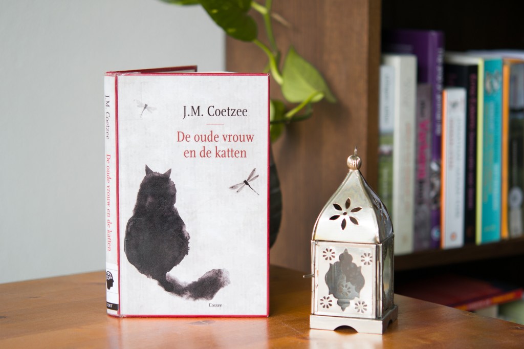 Recensie: De oude vrouw en de katten – J.M.&nbsp;Coetzee