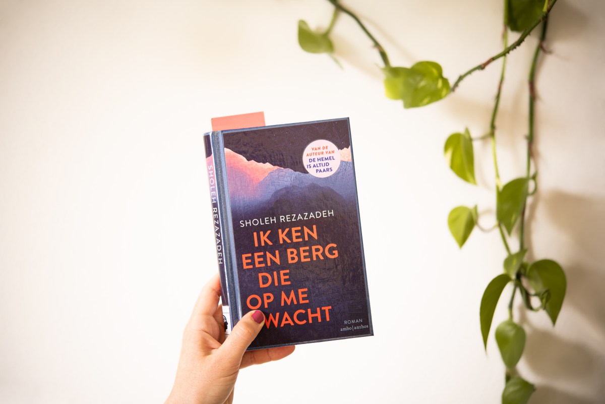 Recensie: Ik ken een berg die op me wacht – Sholeh Rezazadeh – leesliever